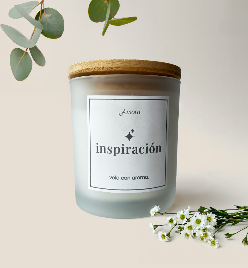 Vela blanca con tapa de madera