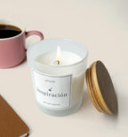 Vela blanca con tapa de madera